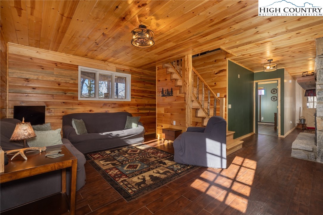 468 Horseshoe Ridge Road East Deep Gap, NC 28618 - Photo 3 of 37