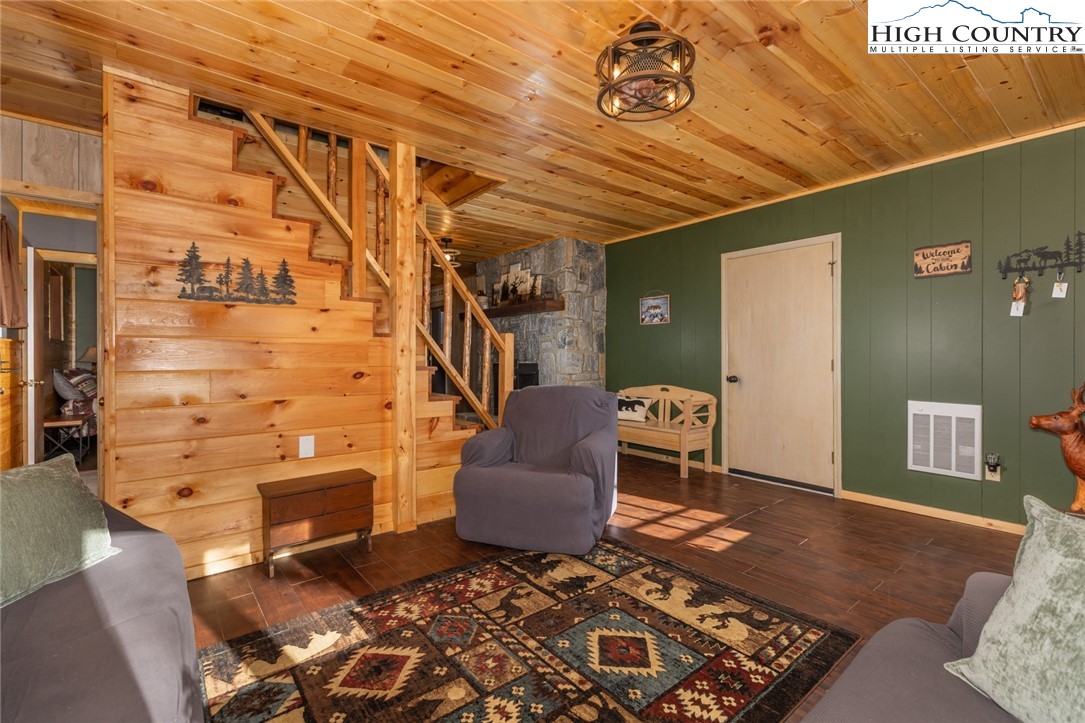 468 Horseshoe Ridge Road East Deep Gap, NC 28618 - Photo 4 of 37