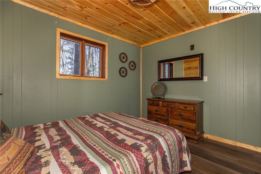 468 Horseshoe Ridge Road East Deep Gap, NC 28618 - Photo 7 of 37