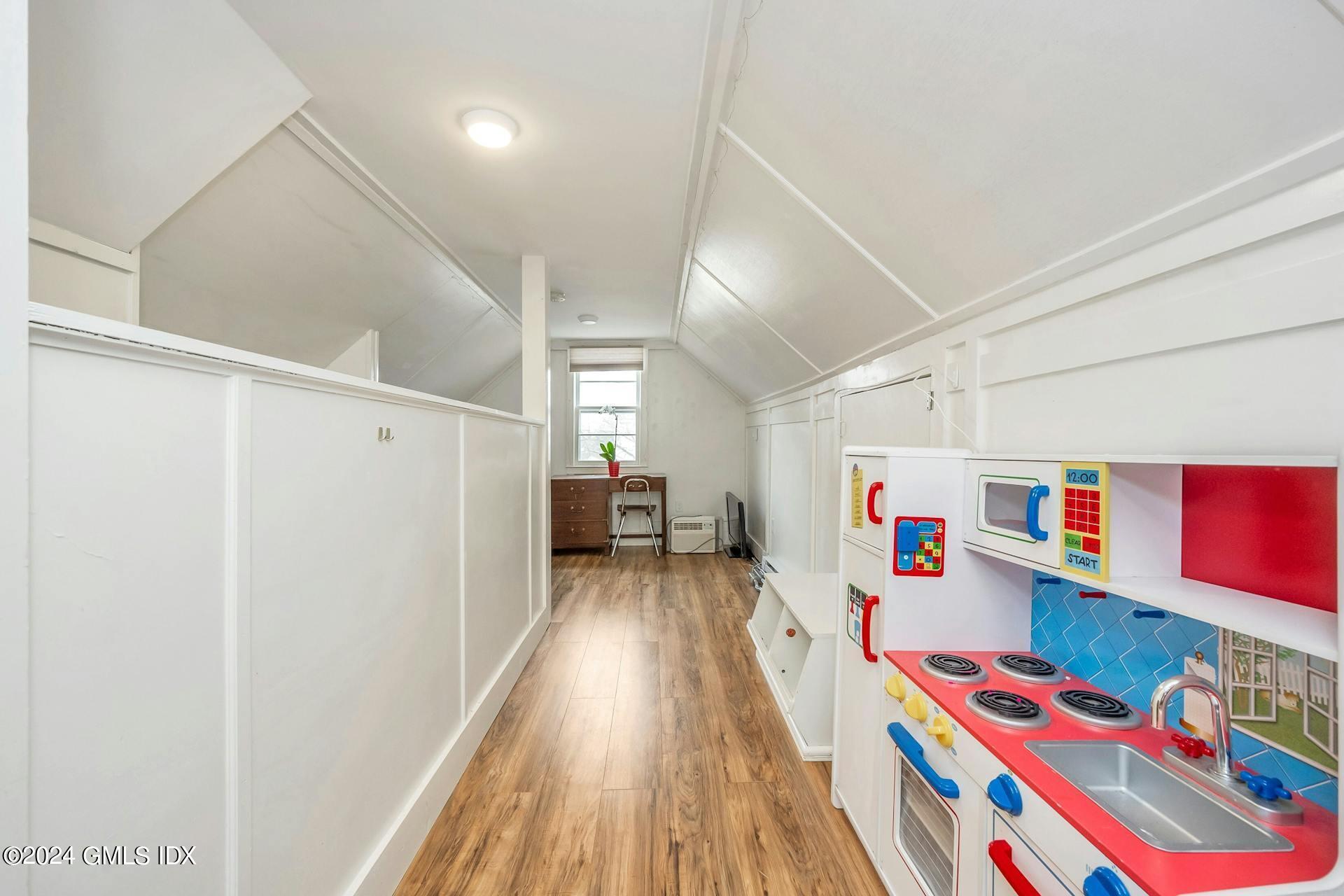 37 Leighton Road Trumbull, CT 06606 - Photo 13 of 24