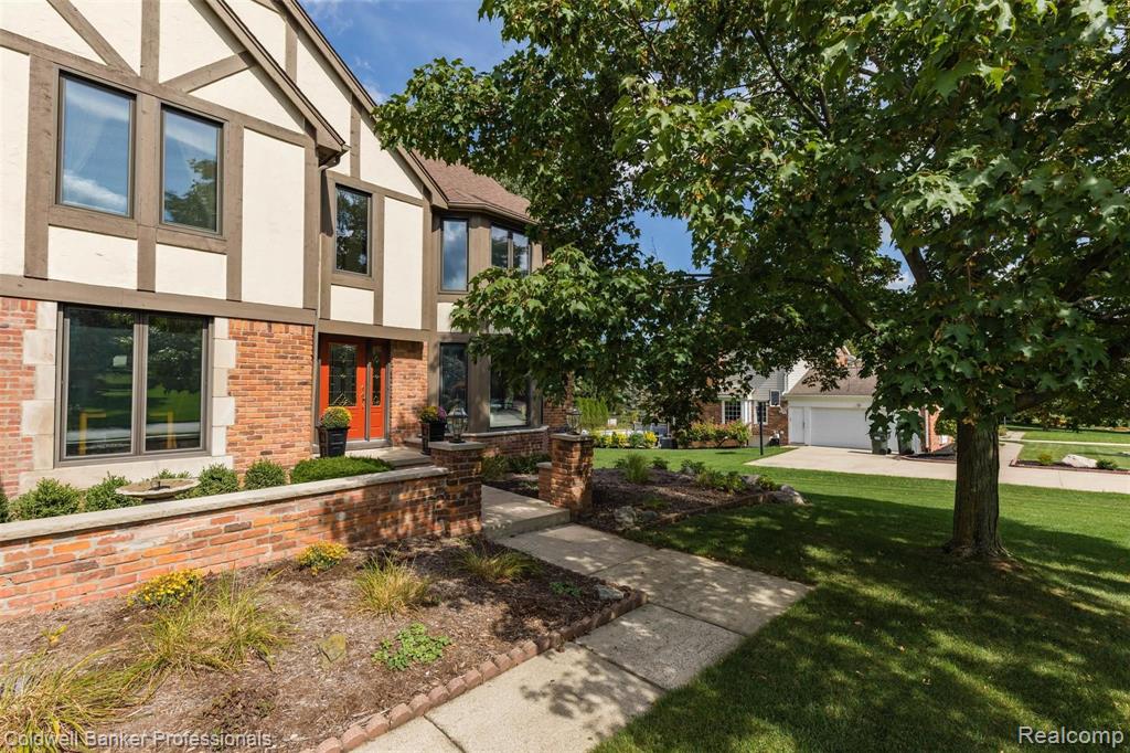 3472 Wedgewood Drive Rochester Hills, MI 48306 - Photo 2 of 46