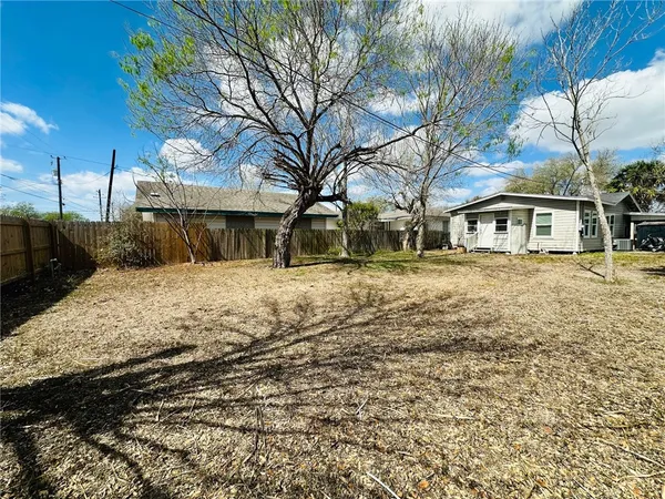 $165,000 | 1021 East B Avenue, Kingsville, TX 78363