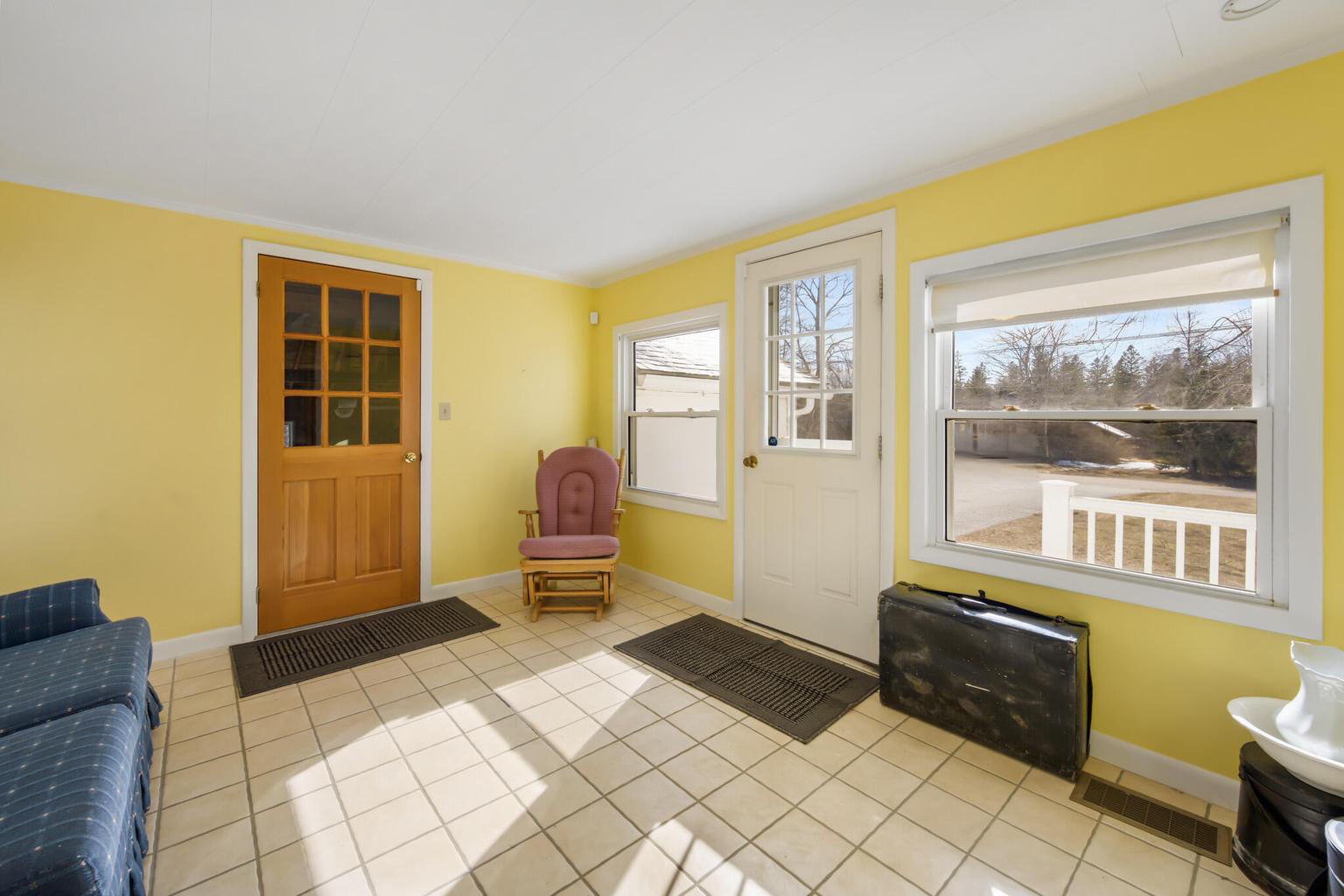 24 Washington Street Milbridge, ME 04658 - Photo 5 of 42 Sunporch/Entry
