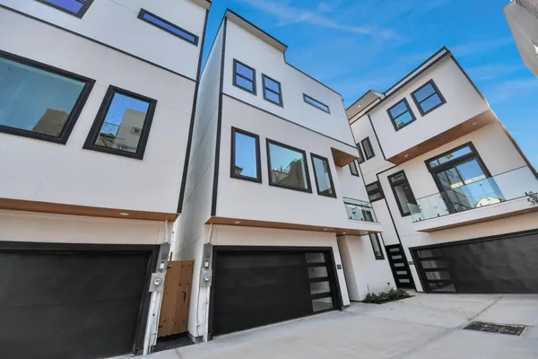 $3,220 | 3409 Hutchins Street, Houston, TX 77004