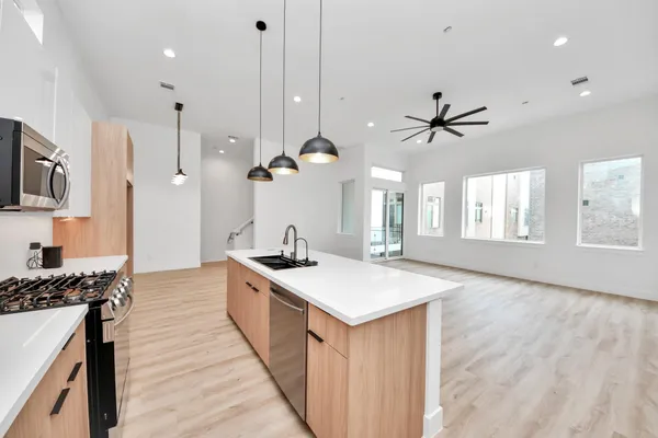 $3,220 | 3409 Hutchins Street, Houston, TX 77004