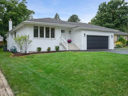 $699,000 | 246 North Jackson Road, Clarendon Hills, IL 60514