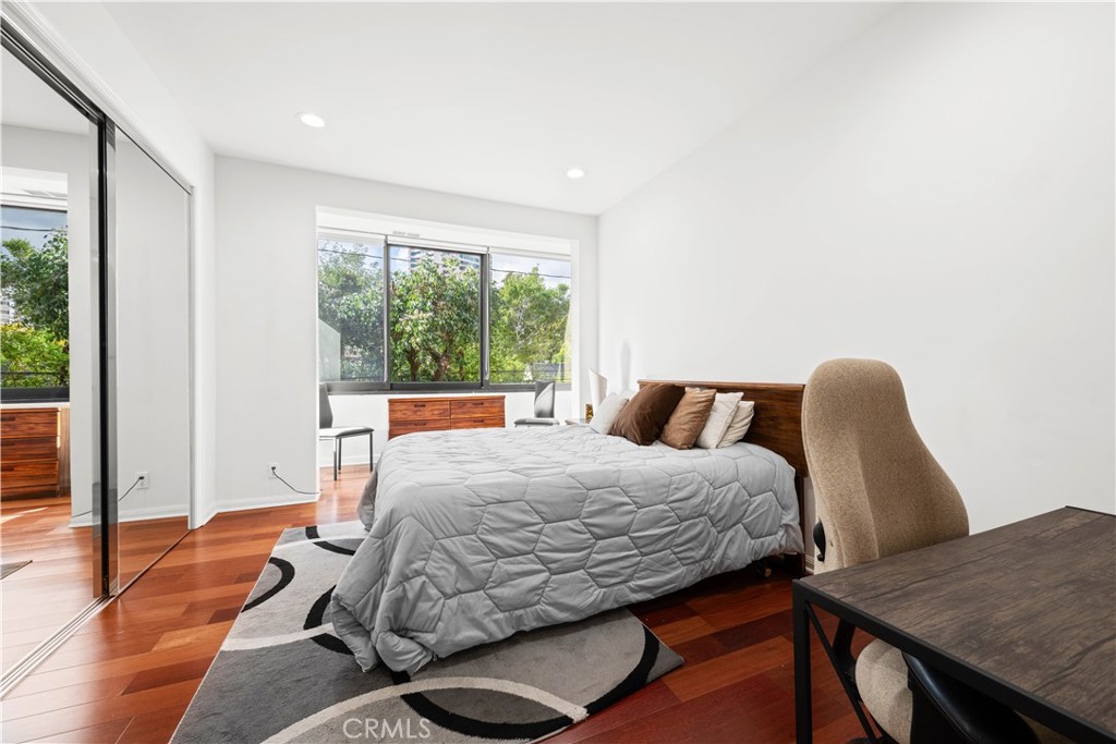 1277 South Beverly Glen Boulevard, Unit 405 Los Angeles, CA 90024 - Photo 15 of 34 Guest Bedroom