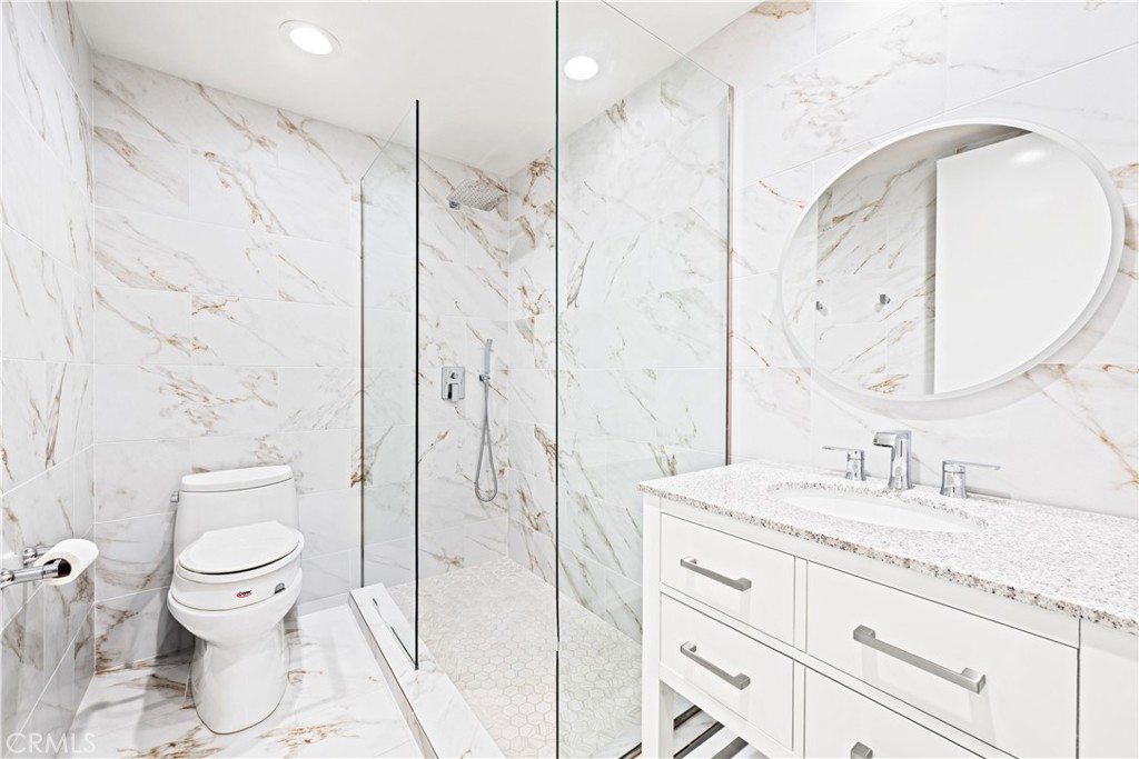 1277 South Beverly Glen Boulevard, Unit 405 Los Angeles, CA 90024 - Photo 17 of 34 Guest Bath