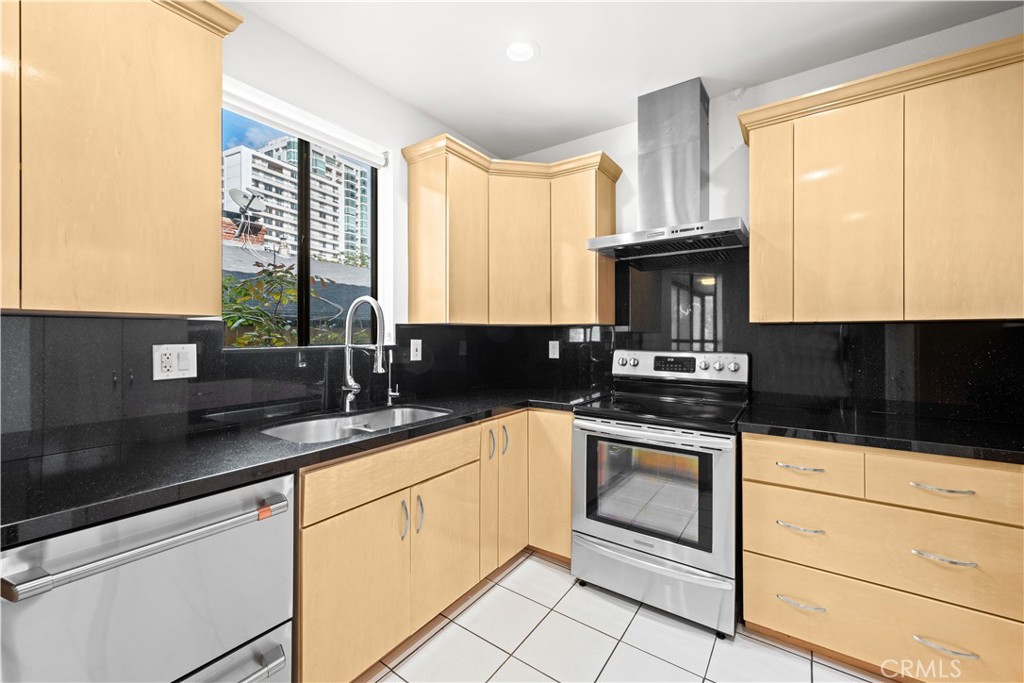 1277 South Beverly Glen Boulevard, Unit 405 Los Angeles, CA 90024 - Photo 20 of 34