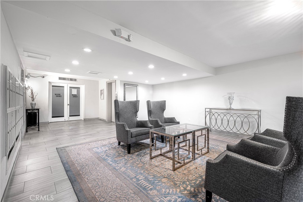 1277 South Beverly Glen Boulevard, Unit 405 Los Angeles, CA 90024 - Photo 24 of 34 Entrance, mail boxes, elevator.