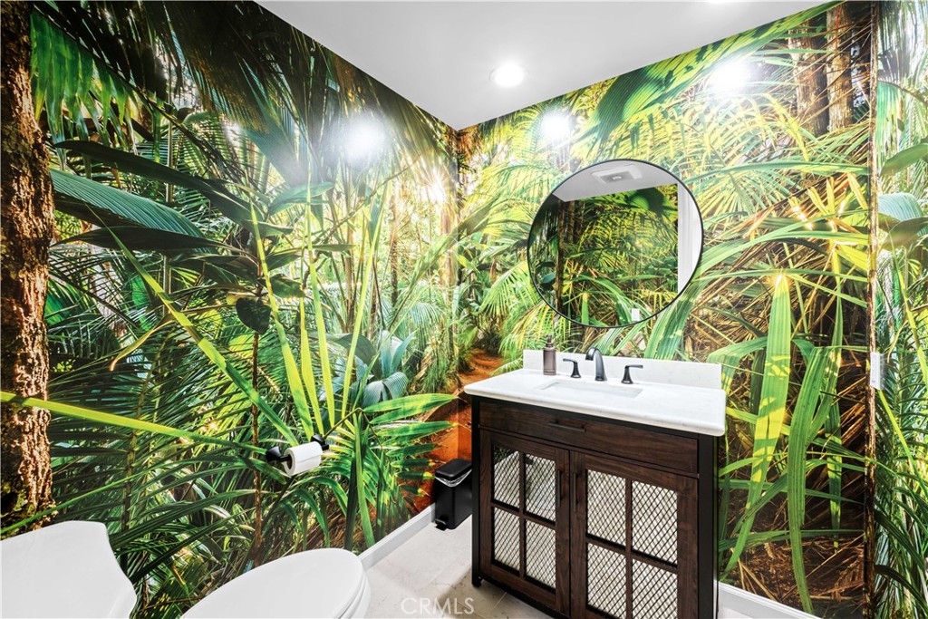 1277 South Beverly Glen Boulevard, Unit 405 Los Angeles, CA 90024 - Photo 4 of 34 Half Bath