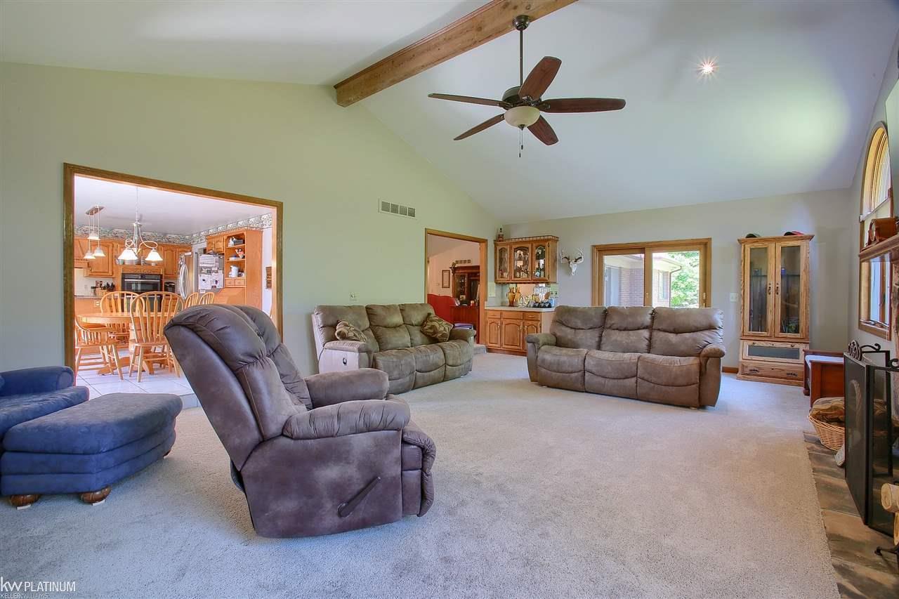 9560 Division Columbus, MI 48063 - Photo 15 of 45 50015288-14.JPG