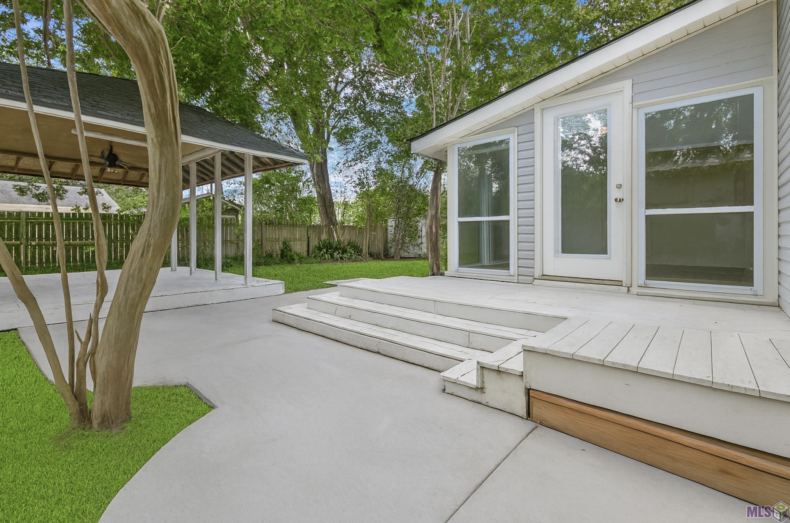 2444 Rhododendron Avenue Baton Rouge, LA 70808 - Photo 2 of 17