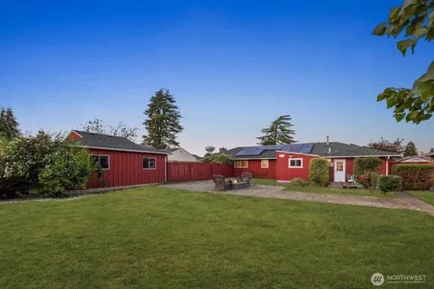 $575,000 | 10702 Douglas Drive Southwest, Lakewood, WA 98499
