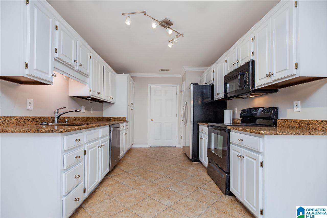 112 Lake Terrace Alabaster, AL 35007 - Photo 4 of 33