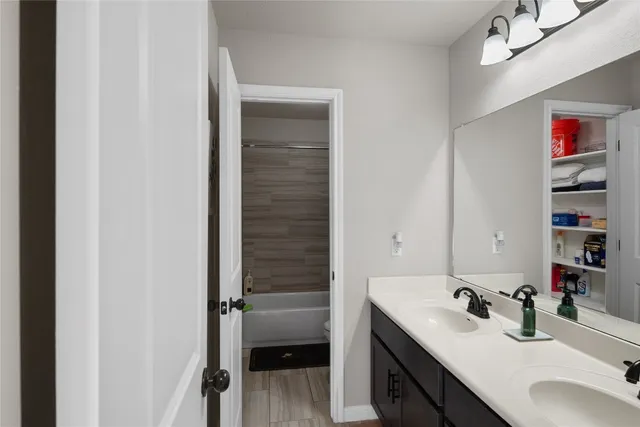 a en suite bathroom with a sink and a mirror