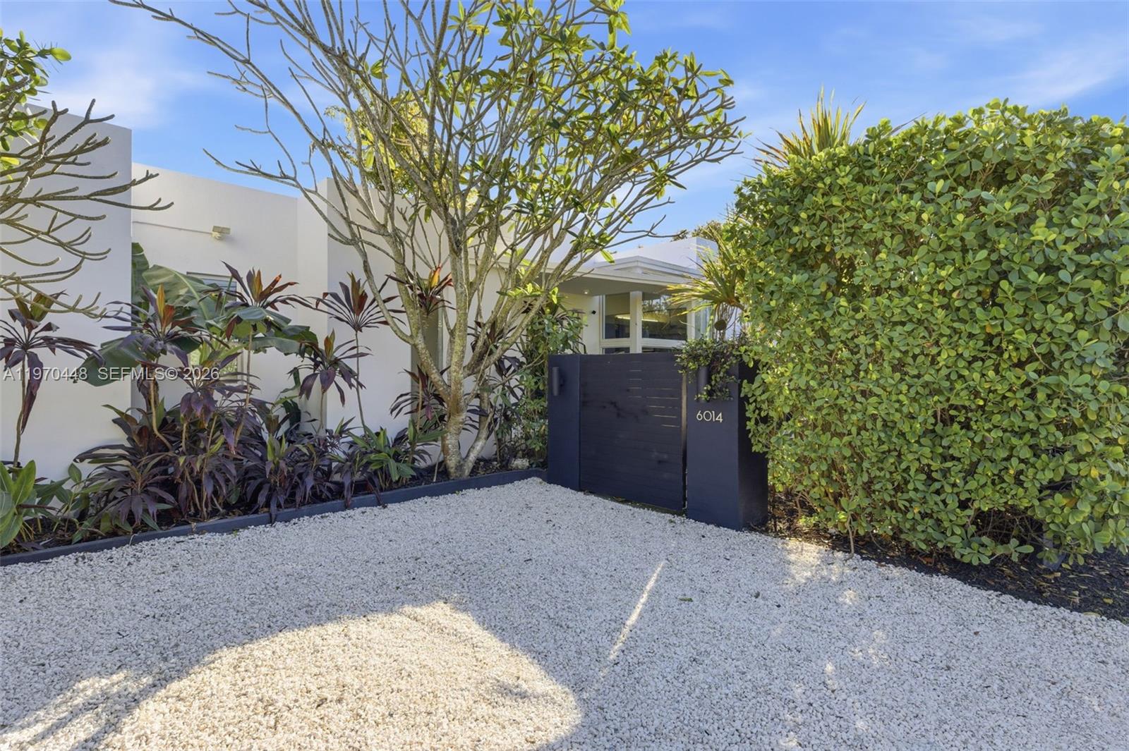 6014 Southwest 22nd Street Miami, FL 33155 - Photo 2 of 61