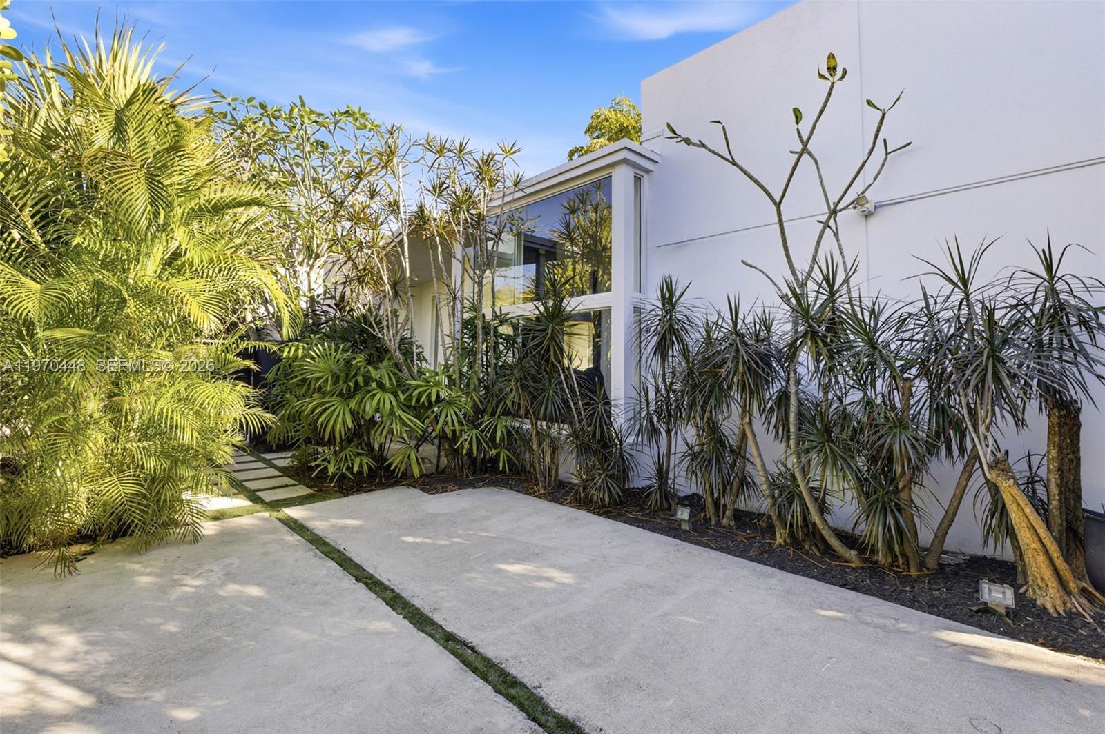 6014 Southwest 22nd Street Miami, FL 33155 - Photo 37 of 61