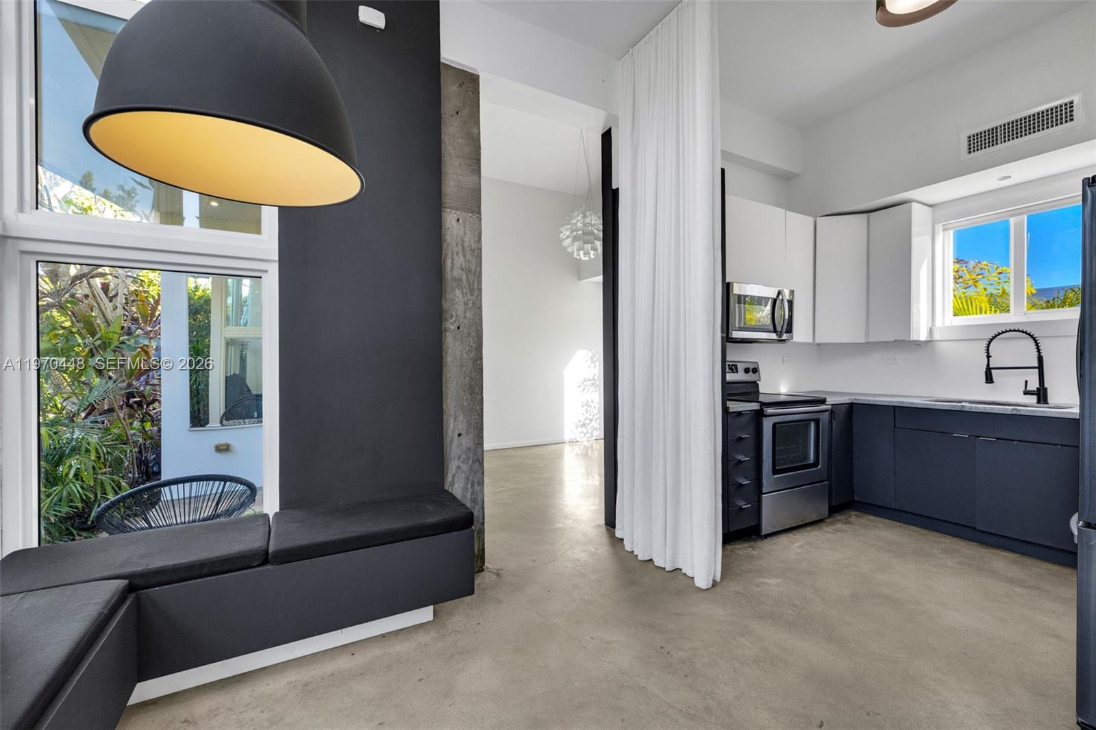 6014 Southwest 22nd Street Miami, FL 33155 - Photo 8 of 61