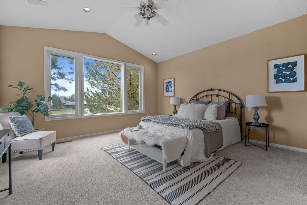 61957 Fall Creek Loop Bend, OR 97702 - Photo 15 of 42 Primary Suite