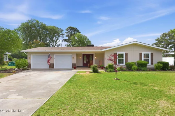 $389,990 | 2342 North Lakeview Drive, Newport, NC 28570