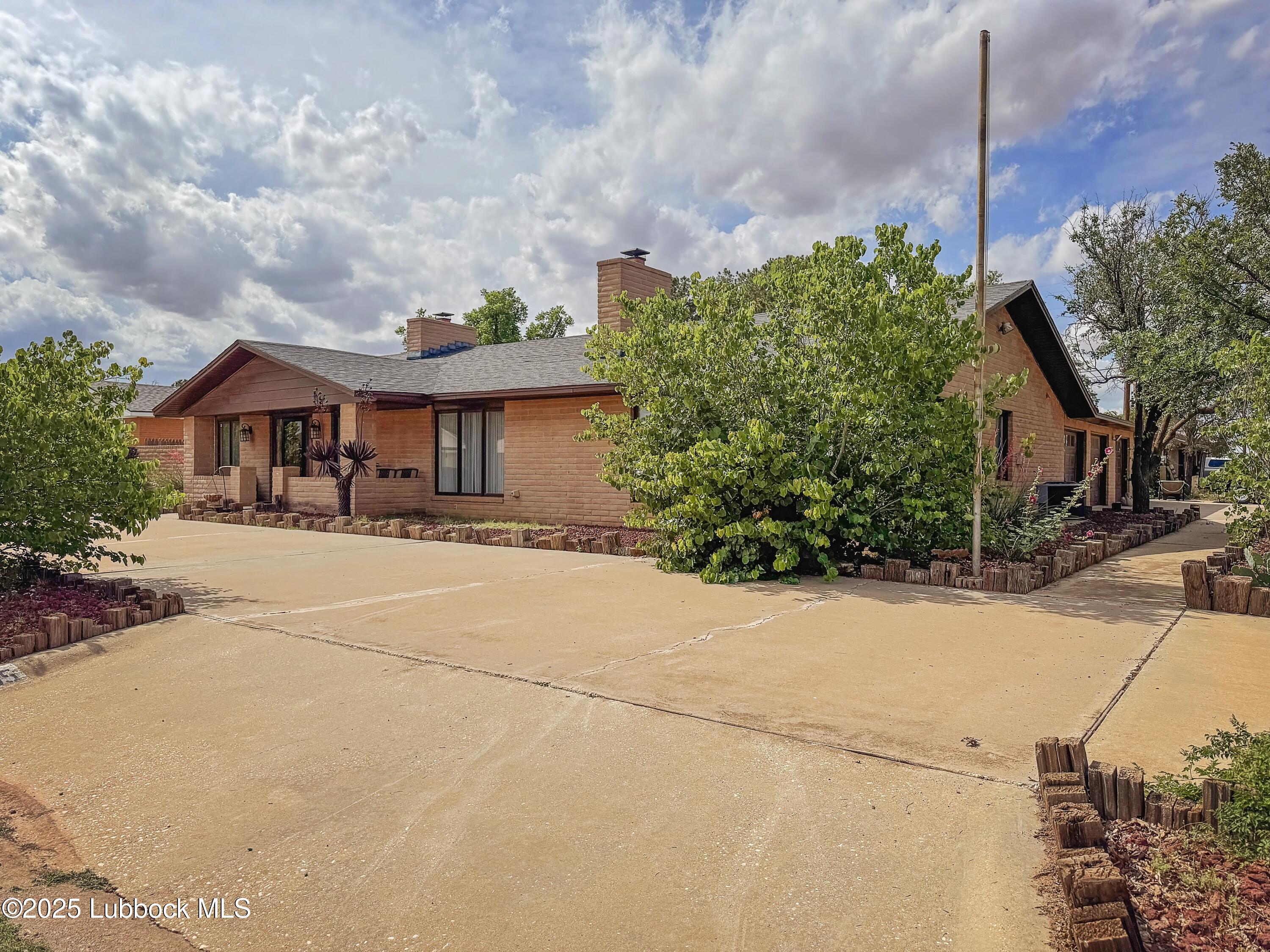 805 2nd Street Plains, TX 79355 - Photo 3 of 30 IMG_0339 copy