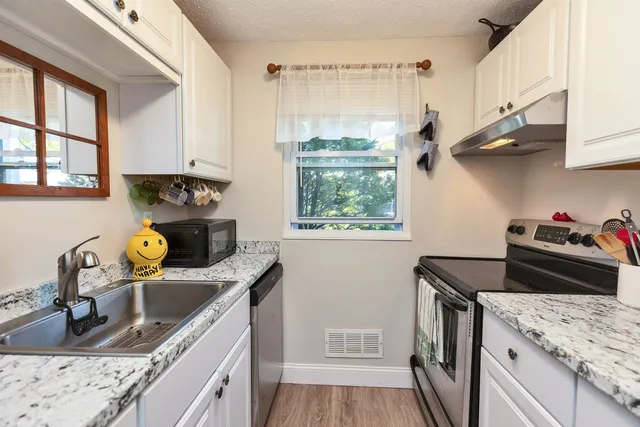 $2,400 | 147 Beech Street, Manchester, NH 03103