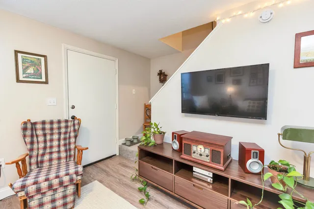 $2,400 | 147 Beech Street, Manchester, NH 03103