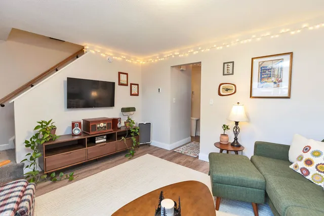 $2,400 | 147 Beech Street, Manchester, NH 03103