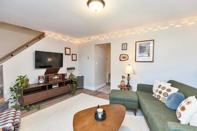 $2,400 | 147 Beech Street, Manchester, NH 03103