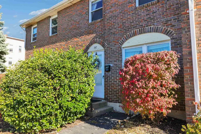 $2,400 | 147 Beech Street, Manchester, NH 03103