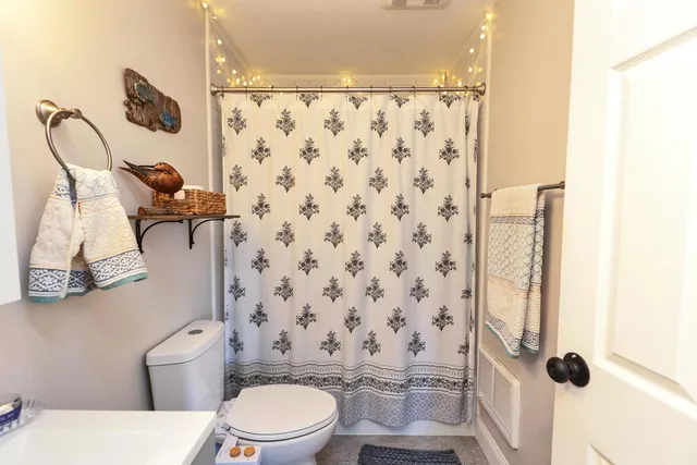 $2,400 | 147 Beech Street, Manchester, NH 03103