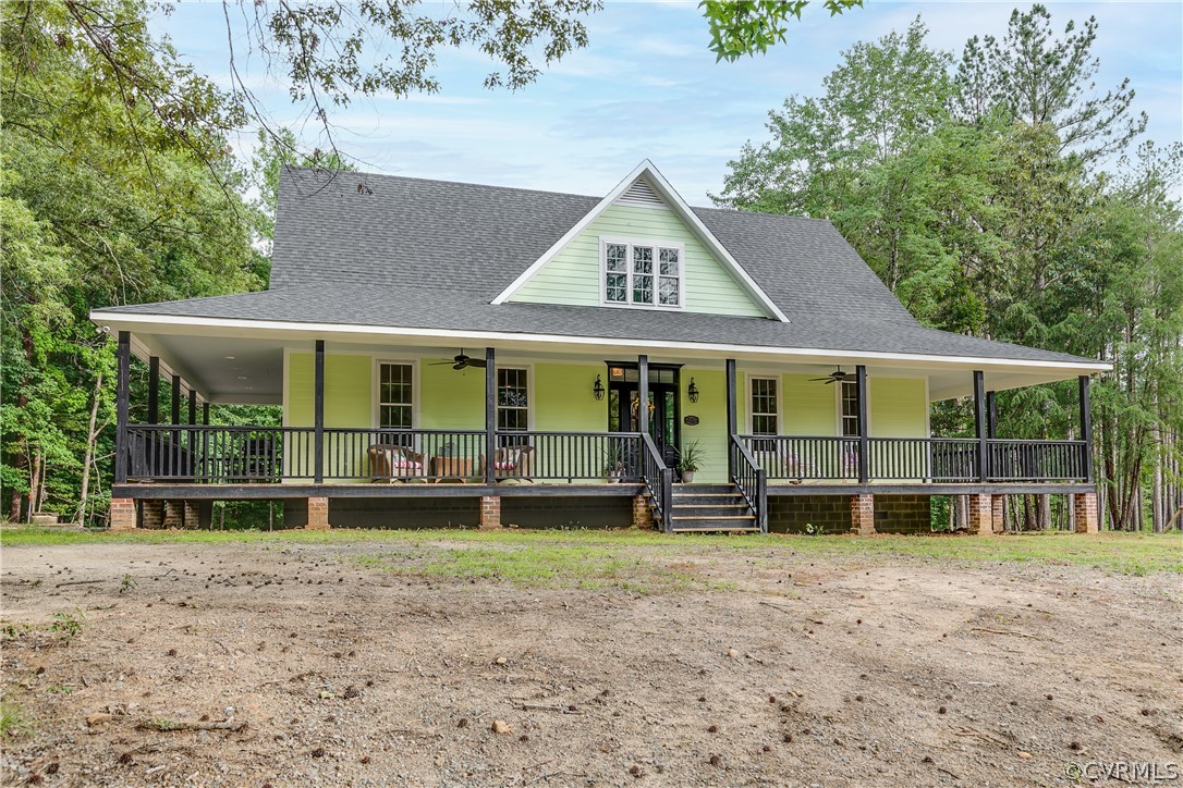 17137 Old Ridge Road Montpelier, VA 23192 - Photo 4 of 49 a front view of a house with garden