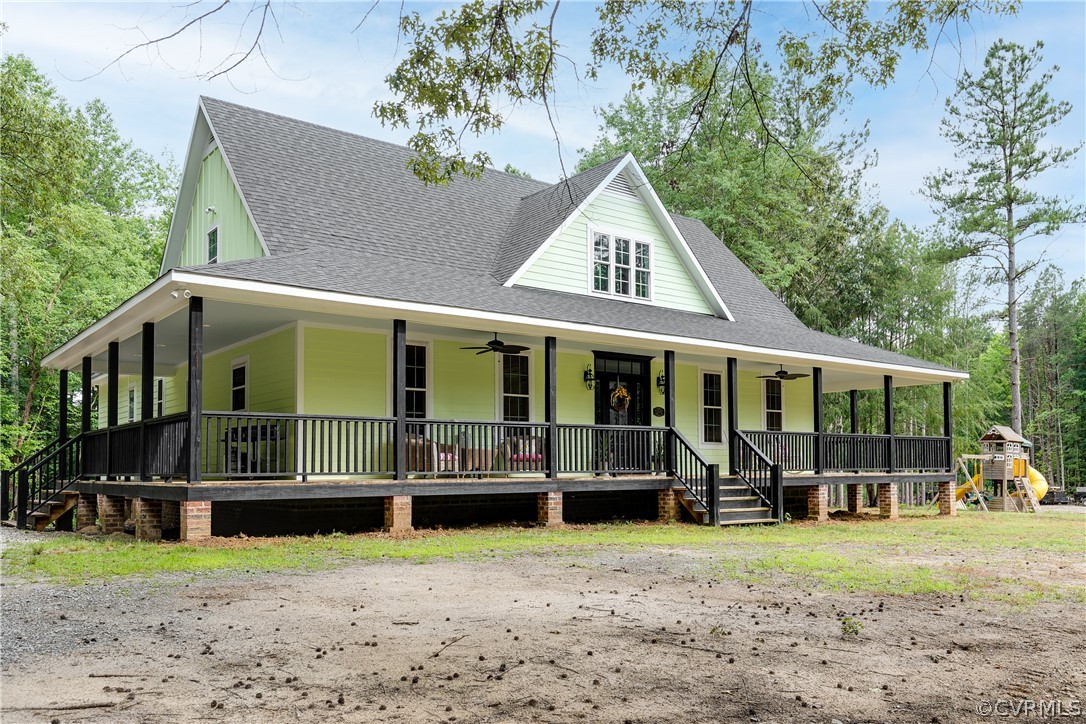 17137 Old Ridge Road Montpelier, VA 23192 - Photo 5 of 49 a front view of a house with garden
