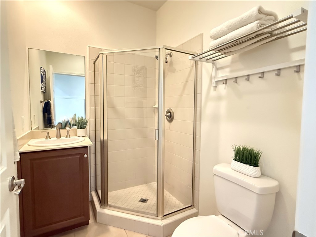 81 Keepsake Irvine, CA 92618 - Photo 14 of 39 Main level full Bathroom