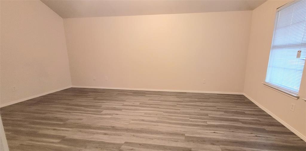 8470 Goldfinch Way Dallas, TX 75249 - Photo 11 of 20