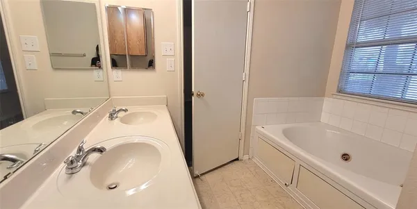 $2,250 | 8470 Goldfinch Way, Dallas, TX 75249