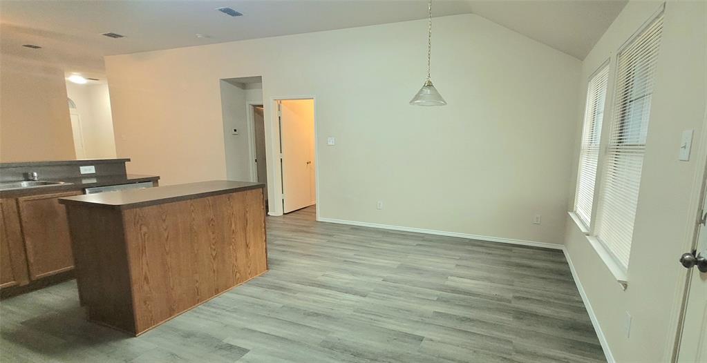 8470 Goldfinch Way Dallas, TX 75249 - Photo 5 of 20