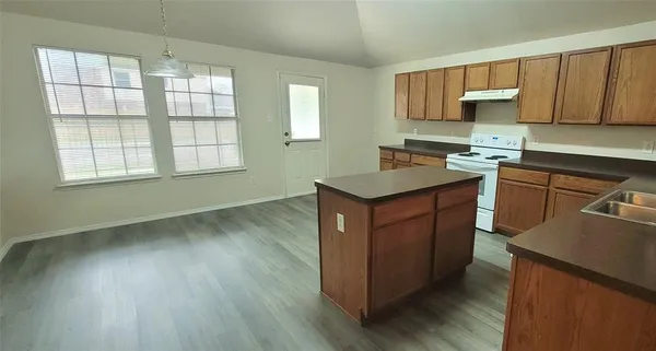 $2,250 | 8470 Goldfinch Way, Dallas, TX 75249