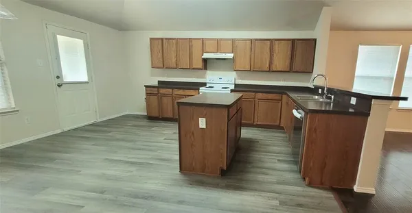 $2,250 | 8470 Goldfinch Way, Dallas, TX 75249