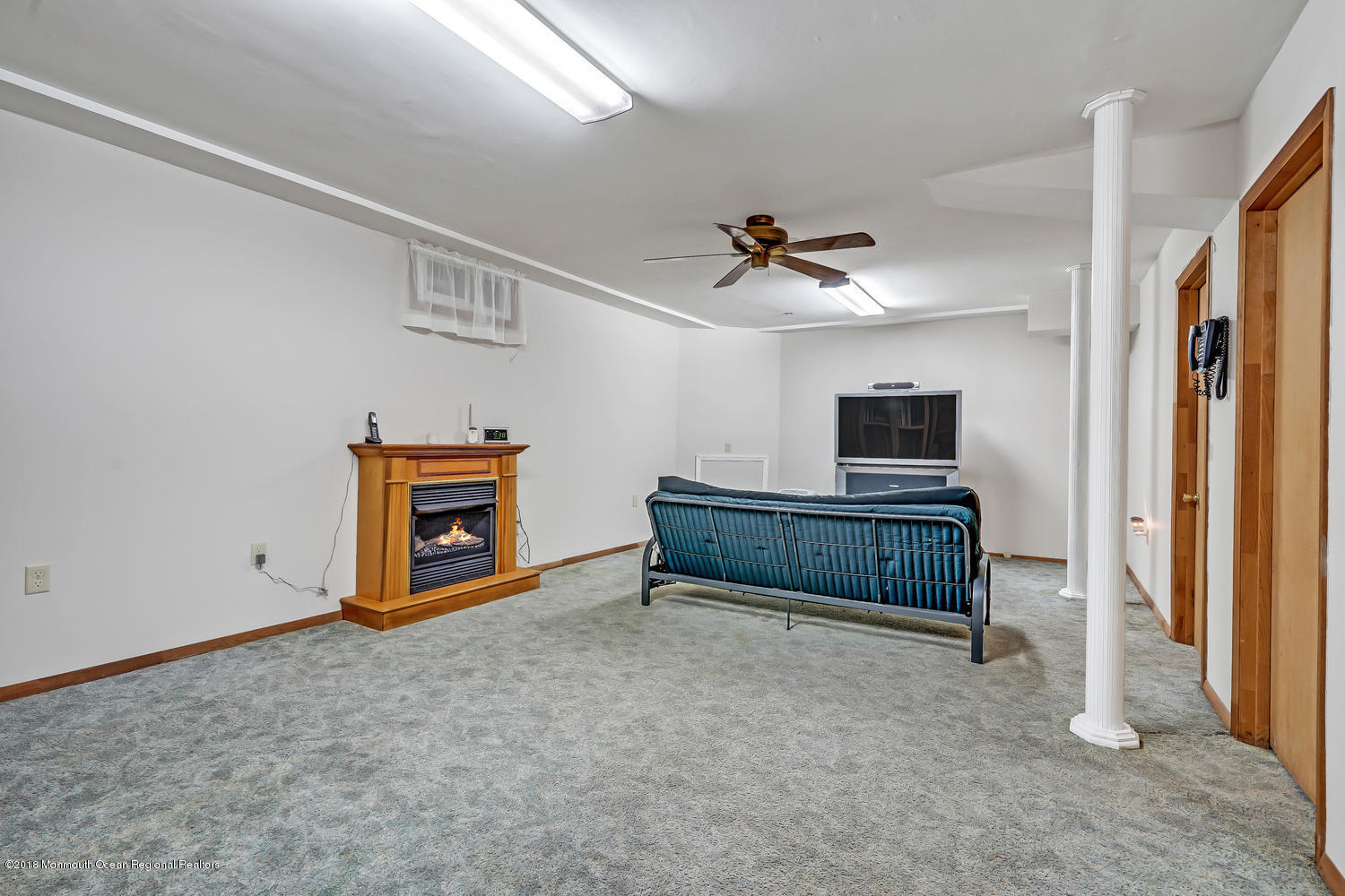 31 Frank Applegate Road Jackson, NJ 08527 - Photo 35 of 36 a living room with furniture