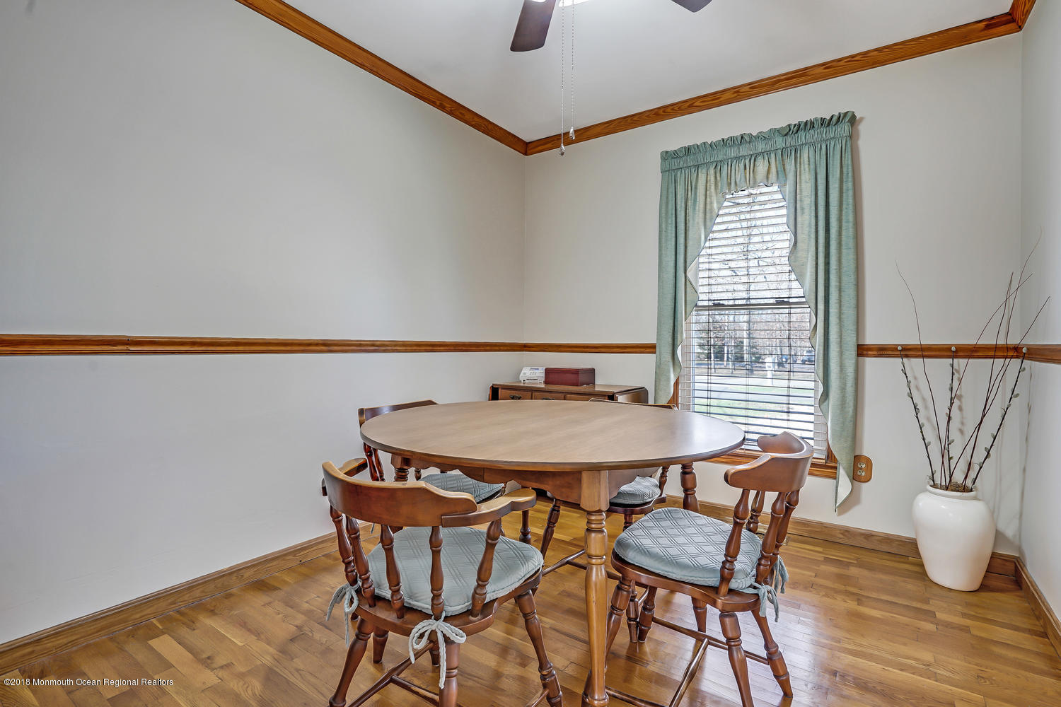 31 Frank Applegate Road Jackson, NJ 08527 - Photo 5 of 36 a dining room with furniture and window