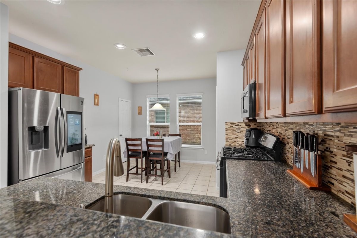 1827 Stieler Drive Houston, TX 77049 - Photo 19 of 39