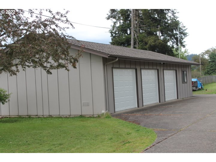 1155 Clearwater Lane Springfield, OR 97478 - Photo 4 of 12 Gallery Image 4