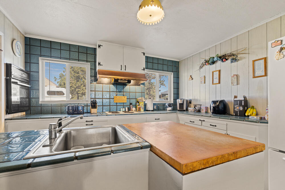 11409 Harpold Road Klamath Falls, OR 97603 - Photo 12 of 43 Gallery Image 12