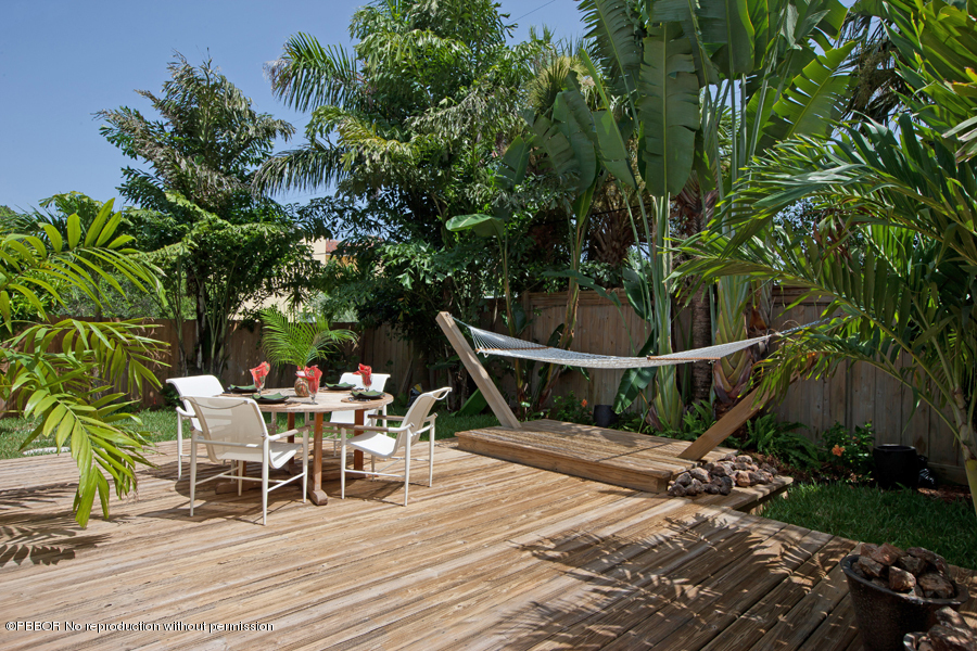 130 Alpine Road West Palm Beach, FL 33405 - Photo 8 of 14 a view of a chairs and tables in the patio