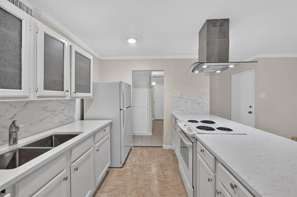517 Ridgemont Drive Allen, TX 75002 - Photo 8 of 20 Roomy Kitchen With Storage