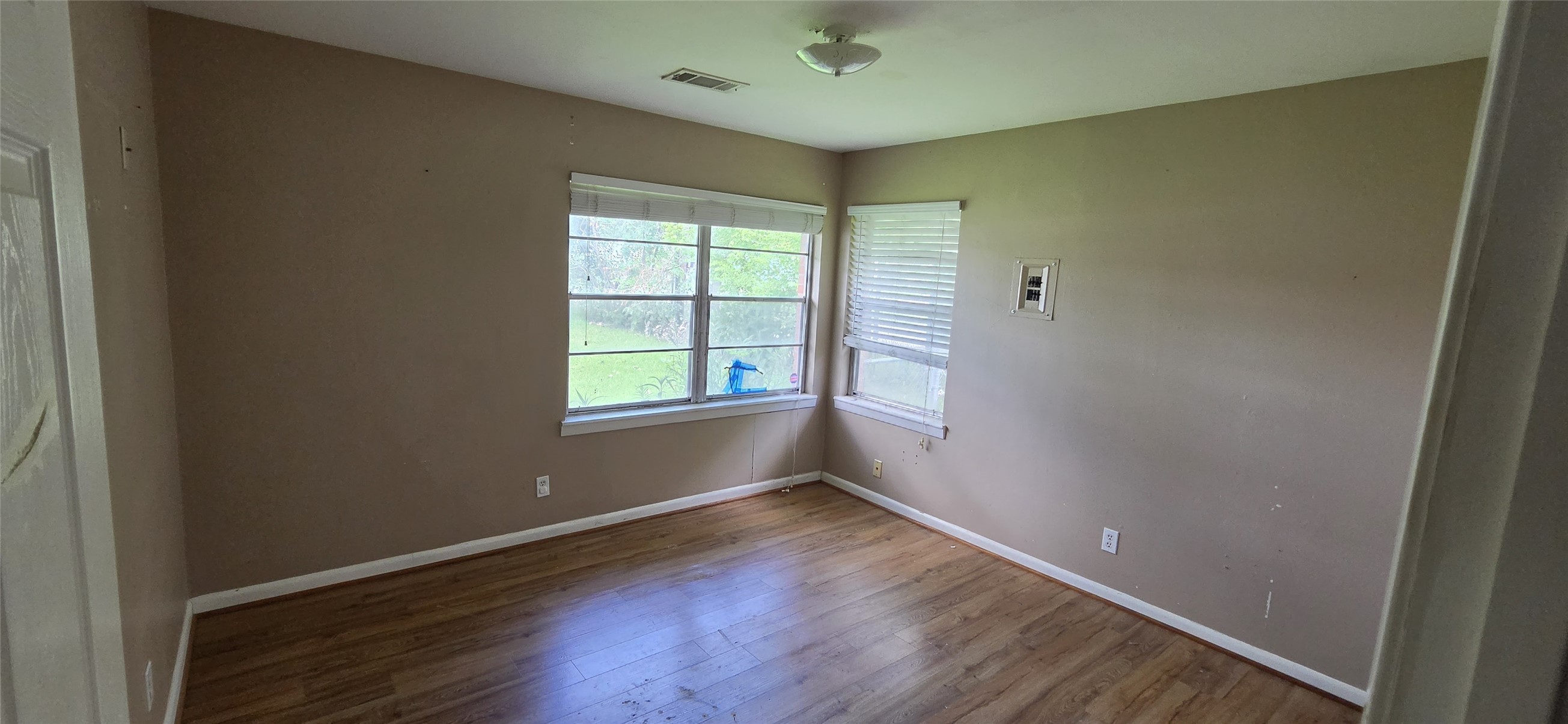 15623 Lee Road Houston, TX 77032 - Photo 9 of 10 Primary Bedroom Looking in From Hallway