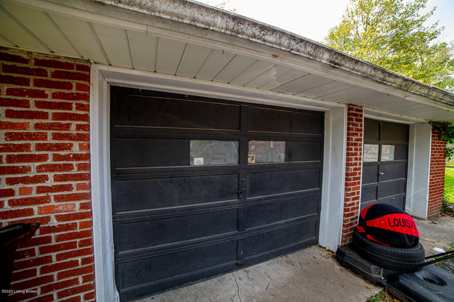 6341 Hunters Grove Road Louisville, KY 40216 - Photo 45 of 56 Garage