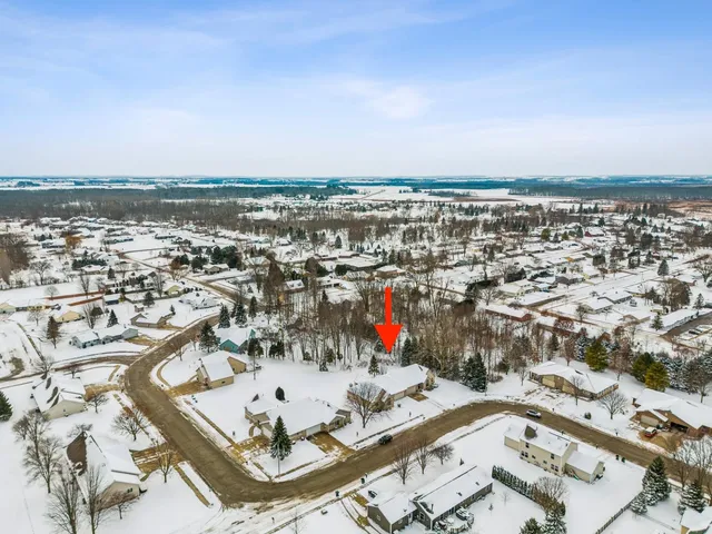 $315,000 | 125 Fieldcrest Drive, Brillion, WI 54110